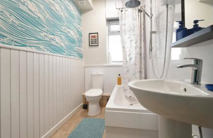 Treeton - Brand New 3 Bed House, FREE Parking & Great for Groups - Hosted by Stay Host Save - Photo 29