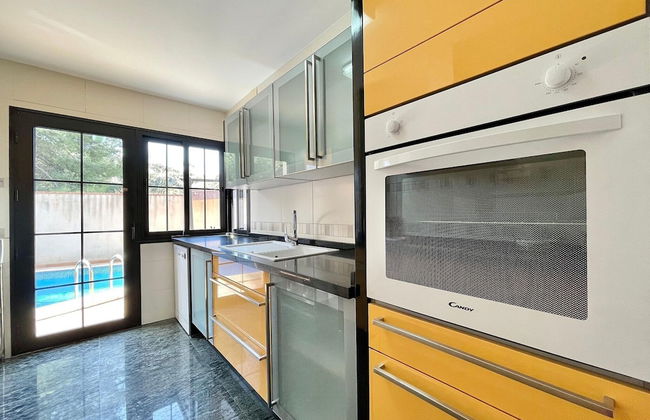 Villa in Velilla With Pool Near Beach - Foto 18