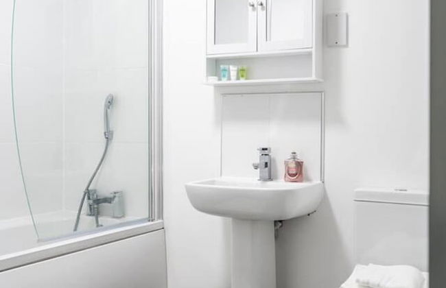 Livestay - One Bed Apt, Free Parking, Sleeps 4 - Foto 19