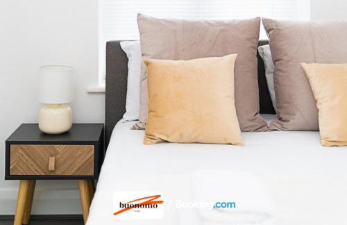 Three Bedroom Apartment At Buonomo Stays Short Lets & Serviced Accommodation With Netflix & Games - Foto 10