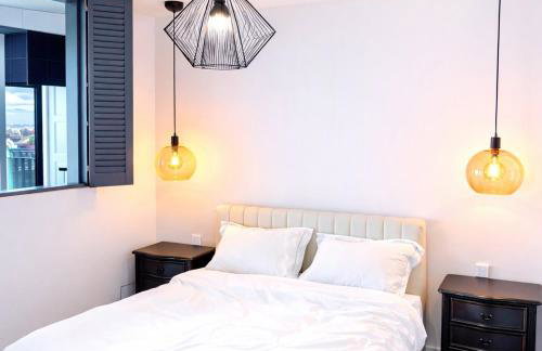 City Centre Roof Terrace Penthouse with Parking - Photo 16