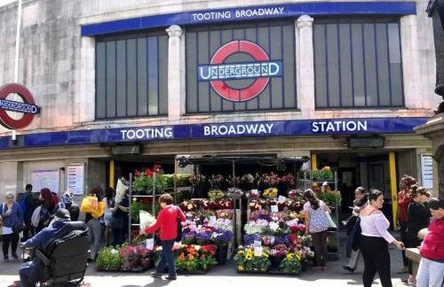 LUX 1 Bed Flat next to Station in Tooting - Photo 21