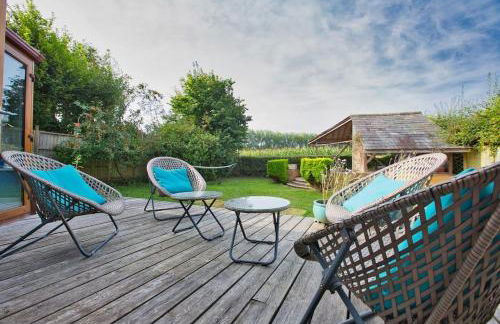Countryside Retreat with Hot Tub - Photo 9