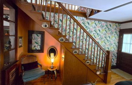 1920s Phoenicia Bungalow with Vintage Furnishings, Sauna, Fireplace, & Fenced Backyard - Foto 4