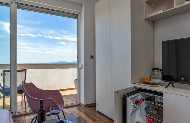 Terra Magica Deluxe Apartment OR Room with Private Parking, Terrace and Sea View - Foto 13