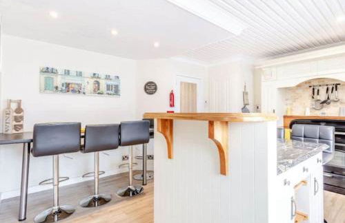 Tigh Na Mhor , Hot Tub , Games Room , 5 Bedroom ,Sleeps 13 , Large Villa - Photo 41