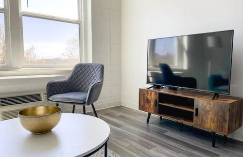 Sleepover Downtown Cincinnati 1BD 1BA Apartments - Photo 16