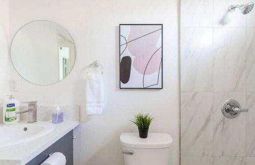 City Retreat Minutes to DT - Foto 17