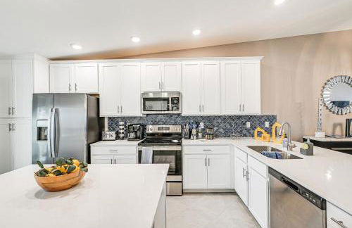 Ave Maria Golf Retreat with Resort Perks and Balcony - Photo 9