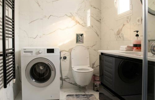 The Beach White House - 80m from the Beach - Renovated - Foto 16