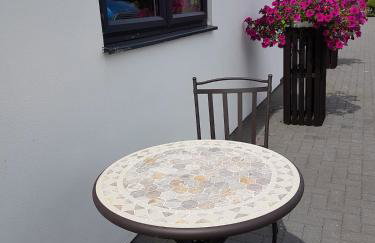 Stunning Studio2, Banstead with free off st parking - Photo 13