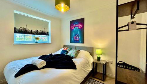 4 Bedroom House - DISC0UNTS - Parking, Contractors, Group, Family - Foto 3