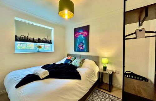 4 Bedroom House - DISC0UNTS - Parking, Contractors, Group, Family - Foto 3