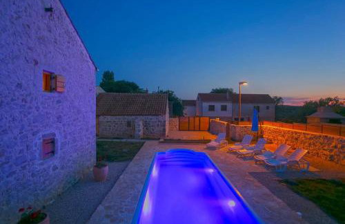 Heritage House Vrime - stone house with heated pool - Photo 66