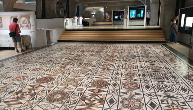 Tour privado de Lyon en la colina de Fourvière - 2 horas - Foto 4