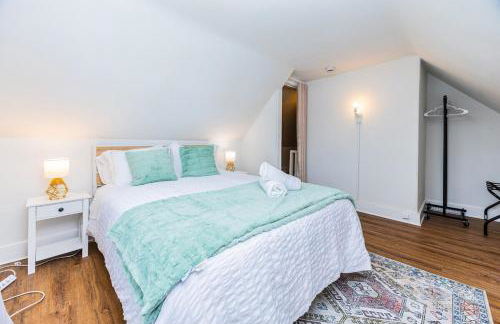 Spacious 3BR Family Flat Near Encore Assembly Row - Photo 10