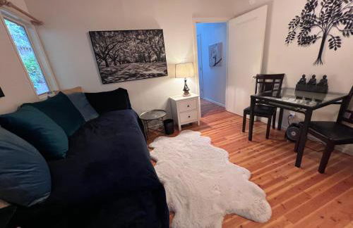 Arcata Forest Retreat Peaceful Redwood Suite 5 min to Downtown Arcata w Private Patio Fountain & Fire Pit - Foto 17