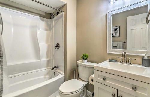 Inviting Vernon Twp Condo with Private Balcony! - Foto 14