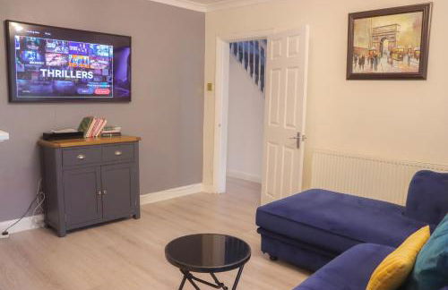 Beautiful 2 Bedroom house with big Garden & Parking fast wifi, and king size bed - Foto 2