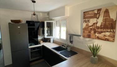 Agréable T2 traversant RDC avec terrasse - balcon - Parking 2 places - Clim portative - Foto 5