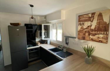 Agréable T2 traversant RDC avec terrasse - balcon - Parking 2 places - Clim portative - Foto 5