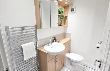 2ndHomeStays- Bilston- Contractors Friendly Townhouse - Foto 8