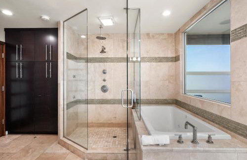 Stunning Bayfront condo with gorgeous views, garage, massive roof deck & AC - dogs welcome! - Foto 58