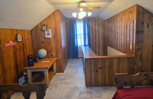 Chic City Charming Bungalow with all the Amentities Great Family Getaway! - Foto 17