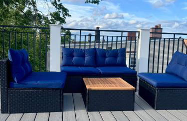 Cozy 3BR Retreat with Rooftop Near EWR & NYC Access - Photo 3