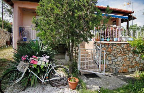 Countryside Cottage with Garden & Lake View - Photo 2