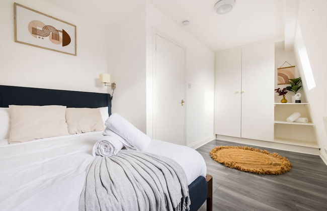 Stylish 2 Bedroom Apartment - Shepherd s Bush - Photo 3