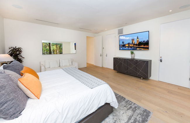 Dream Beverly Hills Mansion W. Pool - Photo 1