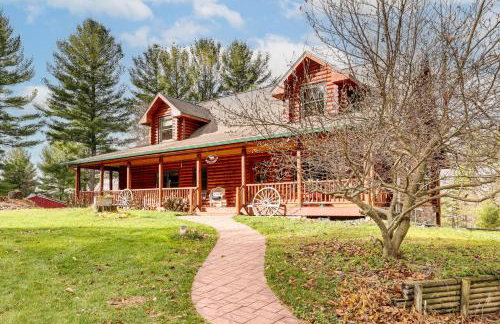Spacious Log Home with 13 Acres, Ponds and Fire Pit! - Foto 40