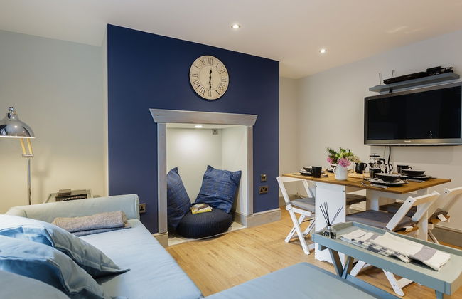 Albany Garden - Photo 1