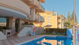 Frontline 2 bed apartment, San Pedro de Alcántara - Photo 2