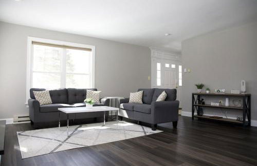 AMAZING Home with PRIVATE POOL, GAME ROOM & FIRE PIT! - Foto 7