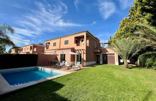 Gated Family Villa with Private Pool and Garden - Foto 3