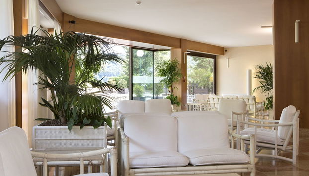 Coin salon dans le hall