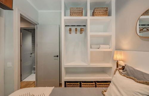 NEW Refurbished Modern Apartment - Photo 20