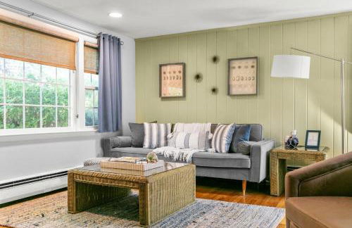 Modern Beach & Pond Getaway in Heart of Cape Cod - Foto 4