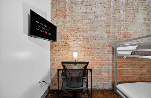 Stunning Downtown Apartment with Pool, Laundry, Parking - Foto 8