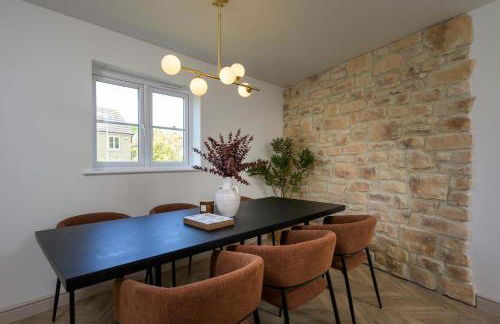 Modern Home on Edge of Cotswolds Private Parking - Photo 9