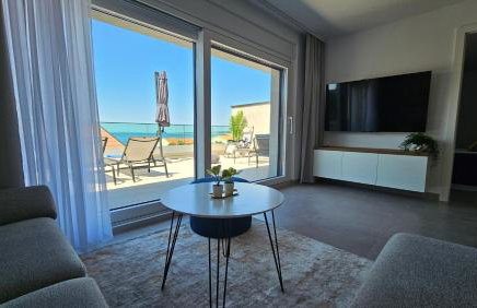 Blue Moon Apartment, now with Jacuzzi - Photo 12