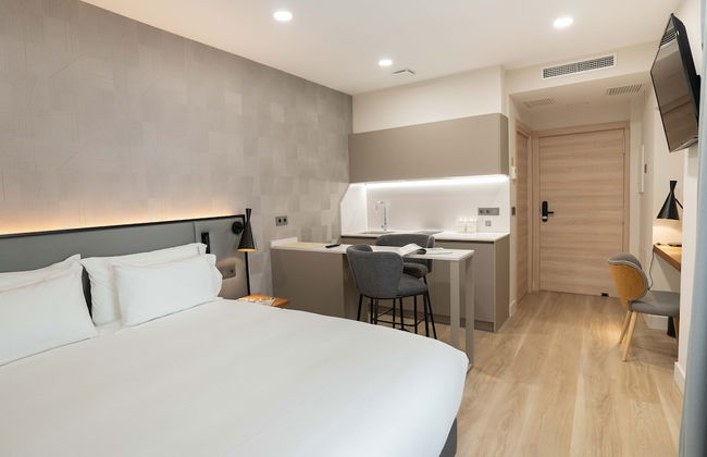 Prisma Suites - Photo 28