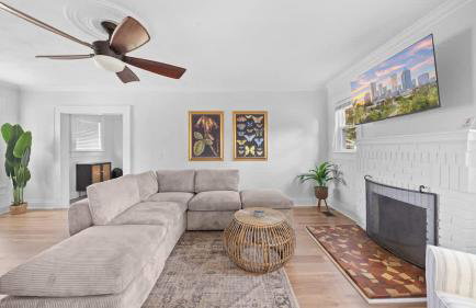 Spacious Modern Farmhouse w/ Private Patio & BBQ! - Foto 5