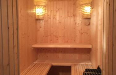 Luxury Seaside Villa with a classic Mediterranean Olive Garden, a fully equipped Professional Kitchen, Pool, Sauna, Padle Boards and Canoe - Miolin Beach House - Photo 5