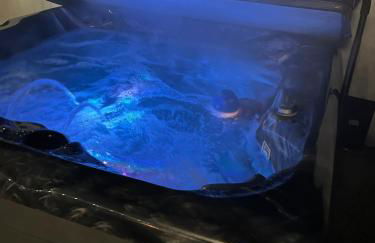 Beautiful Modern home with all year use HOT TUB, Pool table, Game room, & Propane fire pit!! - Foto 15