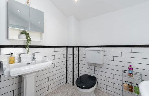 Bifolds, enclosed garden. Southport character home - Foto 39