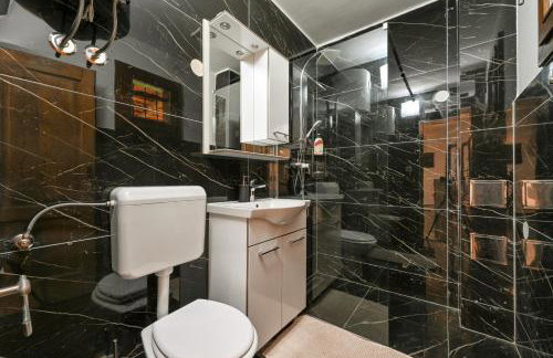 Slow leaving retreat in villa with heated pool, whirlpool, sauna, playground and barbeque in privacy near forest - Foto 37