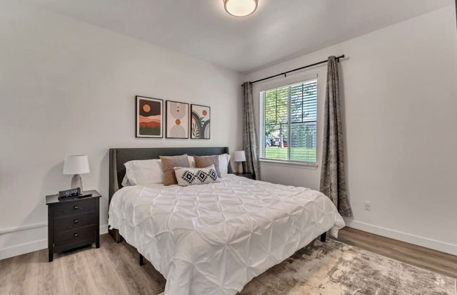 1st Fl King Beds Pool Garage - Near AFB - Foto 18